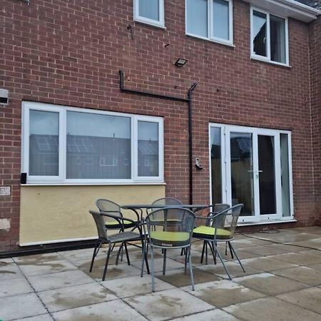 5 Bedroom House - Cheshire Oaks Ellesmere Port Exterior foto